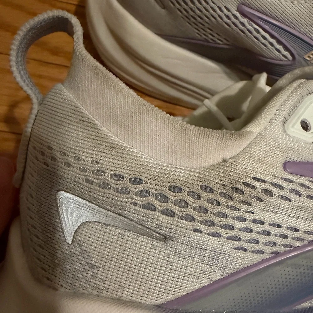 Brooks Glycerin 22 Women's White and Purple Running Shoes - Picture 11 of 12